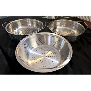 LOT OF 3 STAINLESS STEEL STEAMING BASKETS W/HANDLES. USED/VERY GOOD CONDITION